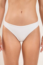 Carica l'immagine nel visualizzatore di Gallery, Gallery: Rio De Sol Slip Bottom Sand-White Essential-Comfy
