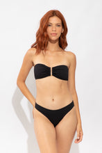 Carica l'immagine nel visualizzatore di Gallery, Model Front: Rio De Sol Slip Bottom Solar-Black Essential-Comfy
