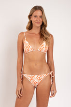 Carica l'immagine nel visualizzatore di Gallery, Model Front: Rio De Sol Slip Bottom Sahari Ibiza-Comfy
