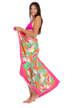 Carica l'immagine nel visualizzatore di Gallery, Model Back: Rio De Sol Pareo Green Bloom Canga
