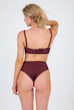 Carica l'immagine nel visualizzatore di Gallery, Model Back: Rio De Sol Slip Bottom Barolo Hotpants
