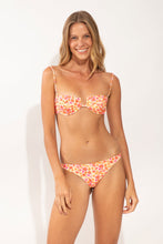 Carica l'immagine nel visualizzatore di Gallery, Model Front: Rio De Sol Reggiseno Top Ditsy-Butter Juliette
