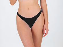 Carica l'immagine nel visualizzatore di Gallery, Model Front: Rio De Sol Slip Bottom Nero Essential-Comfy

