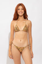 Carica l'immagine nel visualizzatore di Gallery, Model Front: Rio De Sol Reggiseno Top Yellow-Feline Tri-Inv
