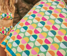 Carica l'immagine nel visualizzatore di Gallery, Image 09: Rio De Sol Completo Set Garden-City Bandeau-Reto Hotpant-Cos
