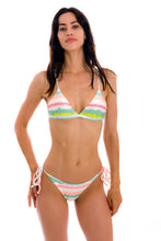 Carica l'immagine nel visualizzatore di Gallery, Model Front: Rio De Sol Reggiseno Top Revelry Tri-Fixo
