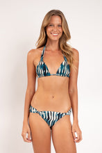 Carica l'immagine nel visualizzatore di Gallery, Model Front: Rio De Sol Slip Bottom Azule Mel-Comfy
