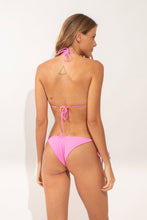 Carica l'immagine nel visualizzatore di Gallery, Model Back: Rio De Sol Slip Bottom Crespinho-Rosa Cheeky-Tie
