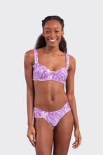 Carica l'immagine nel visualizzatore di Gallery, Model Front: Rio De Sol Reggiseno Top Trail-Purple Amelia
