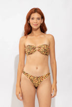 Carica l'immagine nel visualizzatore di Gallery, Model Front: Rio De Sol Slip Bottom Yellow-Feline Essential

