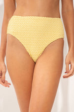 Carica l'immagine nel visualizzatore di Gallery, Gallery: Rio De Sol Slip Bottom Drift-Butterglow Hotpants
