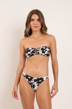 Carica l'immagine nel visualizzatore di Gallery, Model Front: Rio De Sol Slip Bottom Poppy Leblon
