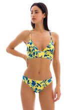 Carica l'immagine nel visualizzatore di Gallery, Model Front: Rio De Sol Slip Bottom Lemon Flower Cos Comfort
