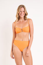 Carica l'immagine nel visualizzatore di Gallery, Model Front: Rio De Sol Slip Bottom Bio-Laranjada Amy
