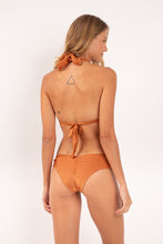 Carica l'immagine nel visualizzatore di Gallery, Model Back: Rio De Sol Reggiseno Top Shimmer-Nocciola Mel
