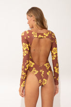 Carica l'immagine nel visualizzatore di Gallery, Model Back: Wednesday In Hawaii By Rio De Sol Intero Pua-Coco-Lilikoi Surf
