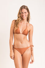 Carica l'immagine nel visualizzatore di Gallery, Model Front: Rio De Sol Reggiseno Top Nocciola Tri-Inv

