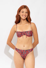 Carica l'immagine nel visualizzatore di Gallery, Model Front: Rio De Sol Slip Bottom Coral-Feline Nice-Fio
