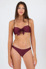 Carica l'immagine nel visualizzatore di Gallery, Model Front: Rio De Sol Slip Bottom Barolo Essential
