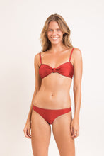Carica l'immagine nel visualizzatore di Gallery, Model Front: Rio De Sol Completo Set Shimmer-Liquor Bandeau-Joy Essential
