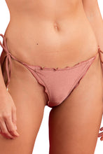 Carica l'immagine nel visualizzatore di Gallery, Gallery: Rio De Sol Slip Bottom Shimmer-Copper Frufru
