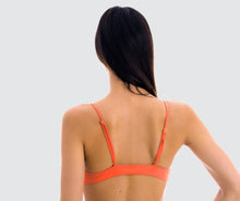 Carica l'immagine nel visualizzatore di Gallery, Model Back: Rio De Sol Reggiseno Top Light-Peach Mila
