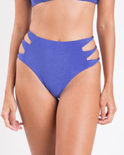 Carica l'immagine nel visualizzatore di Gallery, Gallery: Rio De Sol Slip Bottom Malibu-Indigo Highwaist-Spin
