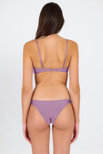 Carica l'immagine nel visualizzatore di Gallery, Model Back: Rio De Sol Completo Set Shimmer-Harmonia Bandeau-Knot Essential
