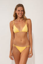 Carica l'immagine nel visualizzatore di Gallery, Model Front: Wednesday In Hawaii By Rio De Sol Reggiseno Top Lilikoi Ana
