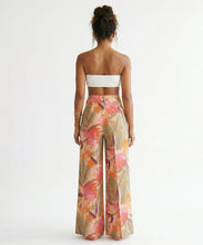 Carica l'immagine nel visualizzatore di Gallery, Model Back: Rio De Sol Pantaloni Da Spiaggia Oasis Wide Pants
