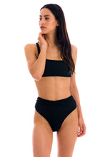 Carica l'immagine nel visualizzatore di Gallery, Model Front: Rio De Sol Reggiseno Top St-Tpz-Black Reto
