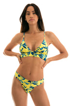 Carica l'immagine nel visualizzatore di Gallery, Model Front: Rio De Sol Slip Bottom Lemon Flower Tri Cos
