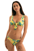 Carica l'immagine nel visualizzatore di Gallery, Model Front: Rio De Sol Slip Bottom Florescer Highleg

