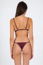 Carica l'immagine nel visualizzatore di Gallery, Model Back: Rio De Sol Slip Bottom Barolo California
