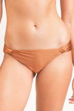 Carica l'immagine nel visualizzatore di Gallery, Gallery: Rio De Sol Slip Bottom Nocciola Mel
