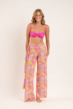 Carica l'immagine nel visualizzatore di Gallery, Model Front: Rio De Sol Pantaloni Da Spiaggia Lyla Pants Knot

