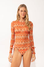 Carica l'immagine nel visualizzatore di Gallery, Model Front: Rio De Sol Top Da Spiaggia Maracai Top Harper Long
