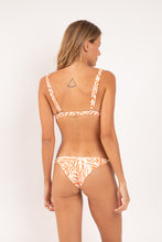 Carica l'immagine nel visualizzatore di Gallery, Model Back: Rio De Sol Reggiseno Top Sahari Alba
