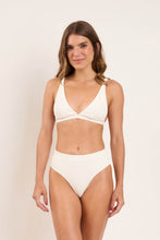 Carica l'immagine nel visualizzatore di Gallery, Model Front: Rio De Sol Reggiseno Top Sand-Chantilly Alba
