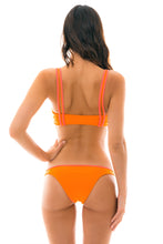 Carica l'immagine nel visualizzatore di Gallery, Model Back: Rio De Sol Reggiseno Top Duo Orange
