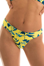 Carica l'immagine nel visualizzatore di Gallery, Gallery: Rio De Sol Slip Bottom Lemon Flower Tri Cos

