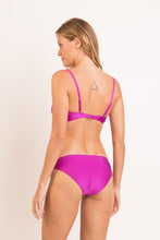 Carica l'immagine nel visualizzatore di Gallery, Model Back: Rio De Sol Slip Bottom Shimmer-Gaia Essential-Comfy

