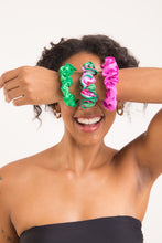 Carica l&#39;immagine nel visualizzatore di Gallery, Dots-Energy Scrunchie
