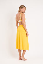 Carica l&#39;immagine nel visualizzatore di Gallery, Model Back: Rio De Sol Gonna Da Spiaggia Bio-Luz-Solar Long Skirt Knot
