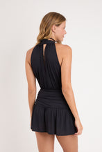 Carica l&#39;immagine nel visualizzatore di Gallery, Model Back: Rio De Sol Vestito Da Spiaggia Black Low Cut Dress
