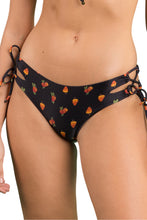 Carica l&#39;immagine nel visualizzatore di Gallery, Gallery: Rio De Sol Slip Bottom Cashew Madrid
