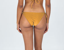 Carica l&#39;immagine nel visualizzatore di Gallery, Model Back: Rio De Sol Slip Bottom Damasco Ibiza-Comfy
