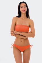 Carica l&#39;immagine nel visualizzatore di Gallery, Model Front: Rio De Sol Slip Bottom Light-Peach Madrid
