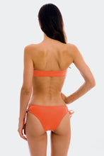 Carica l&#39;immagine nel visualizzatore di Gallery, Model Back: Rio De Sol Slip Bottom Light-Peach Madrid
