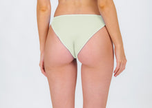 Carica l&#39;immagine nel visualizzatore di Gallery, Model Back: Rio De Sol Slip Bottom Off-White Essential-Comfy
